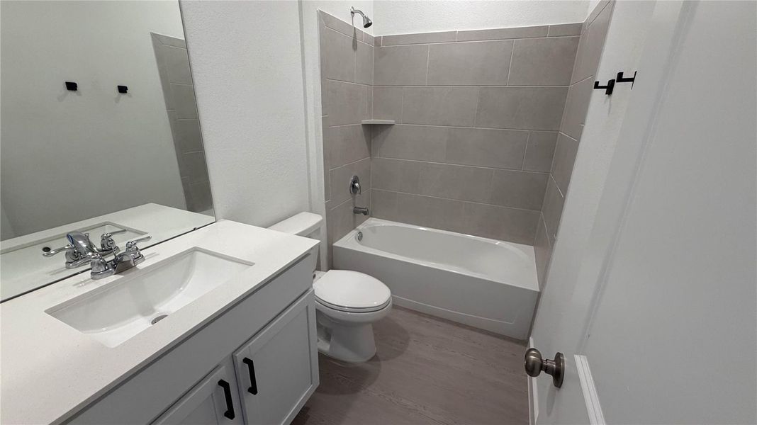 Room 3 - with full bathroom and closet