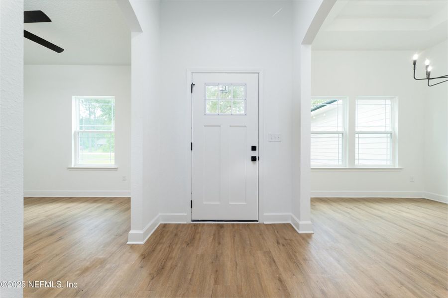 Spacious, unfurnished interior of a new home in , Middleburg (Image 27).