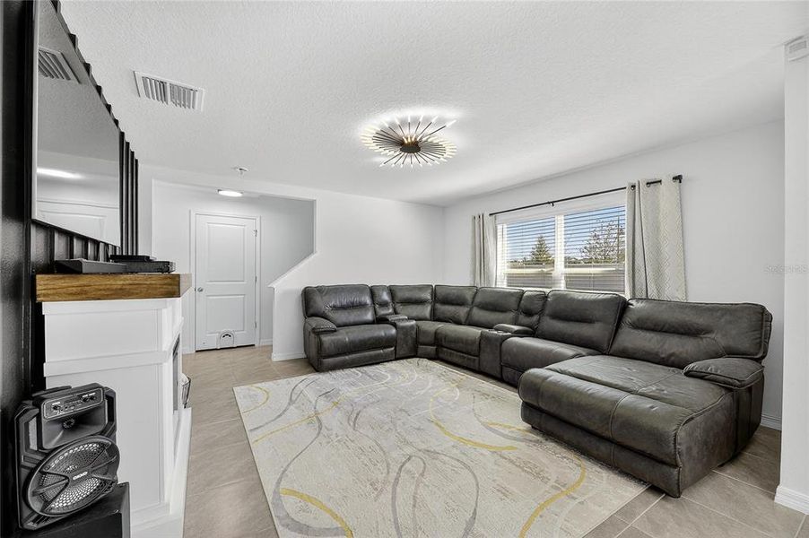 Furnished interior view inside a new home in North Park Isle, Plant City (Image 5).