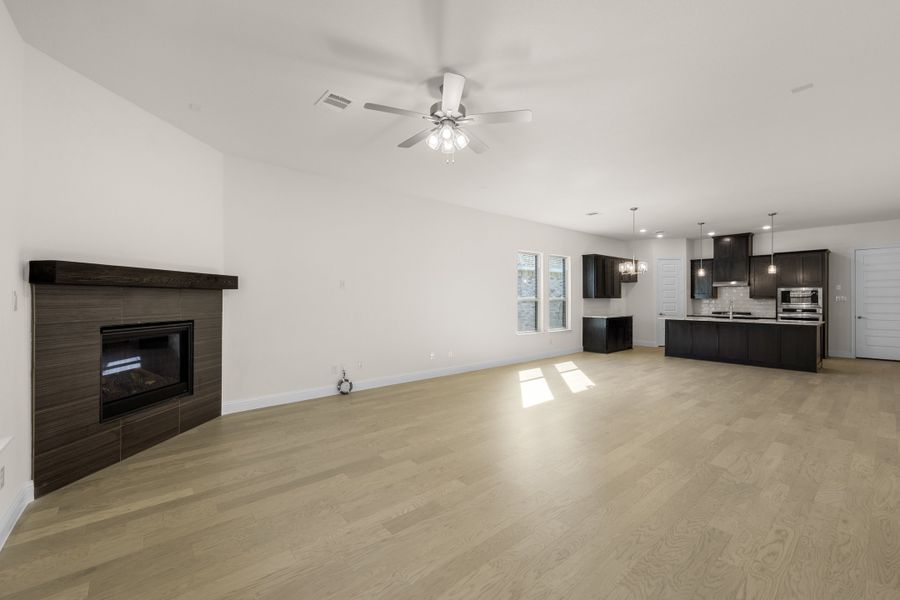 Spacious, unfurnished interior of a new home in Sheppard's Place, Waxahachie (Image 18).