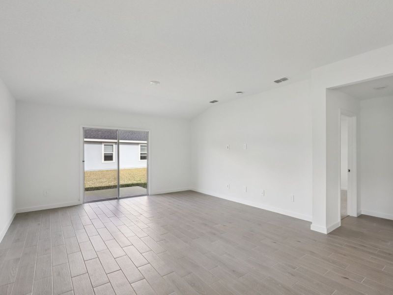 Spacious, unfurnished interior of a new home in Kings Creek - Classic Series, Jacksonville (Image 10).