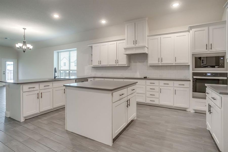 Furnished interior view inside a new home in Oak Hills, Burleson (Image 5).
