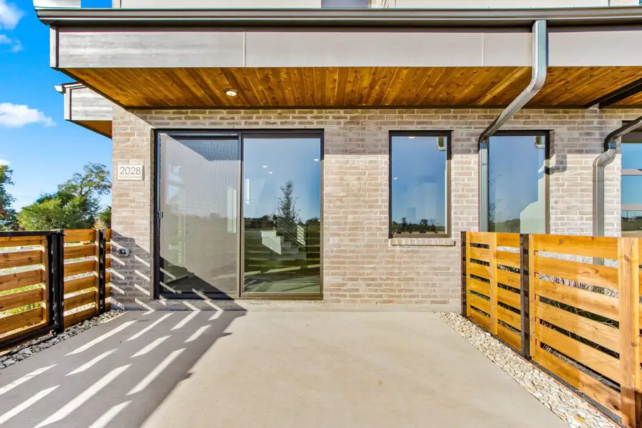 Exterior details and patio area of a home in Ten Mile Creek, Celina (Image 4).