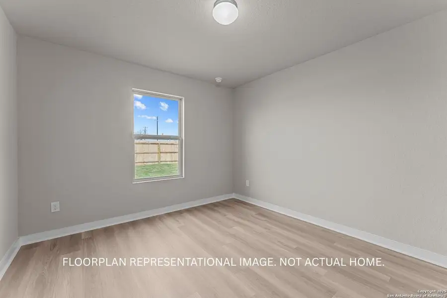 Spacious, unfurnished interior of a new home in Cinco Lakes, San Antonio (Image 8).