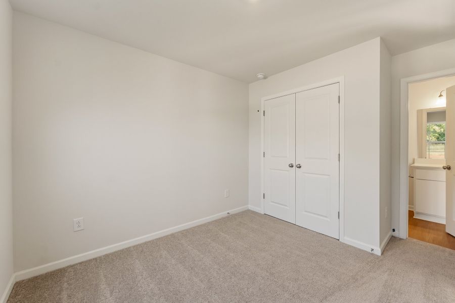Spacious, unfurnished interior of a new home in Evergreen, Spartanburg (Image 12).