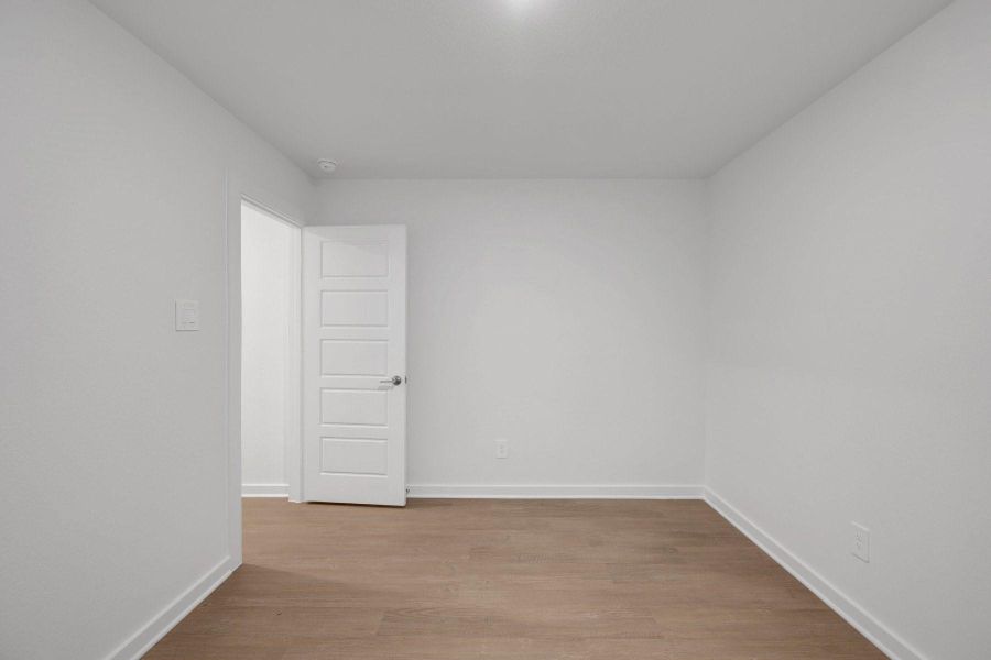 Spacious, unfurnished interior of a new home in Lone Star Landing, Montgomery (Image 22).