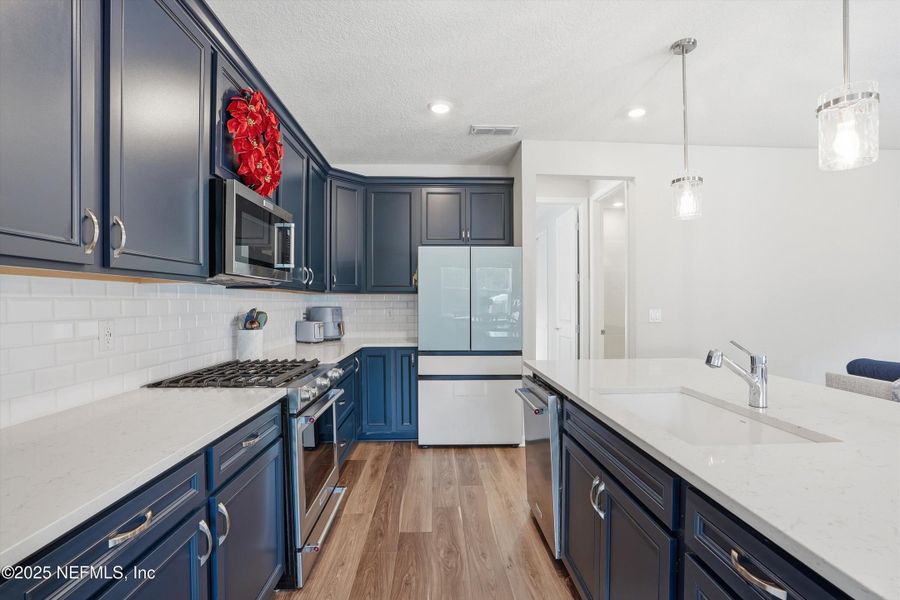 Furnished interior view inside a new home in , Middleburg (Image 16).