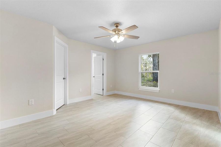 Spacious, unfurnished interior of a new home in , Deland (Image 20).