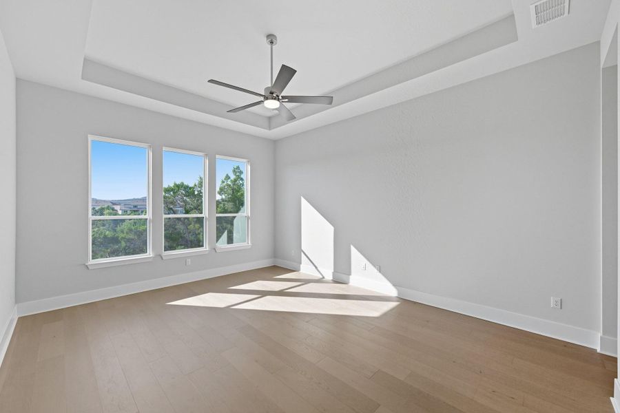 Spacious, unfurnished interior of a new home in , Lakeway (Image 24).