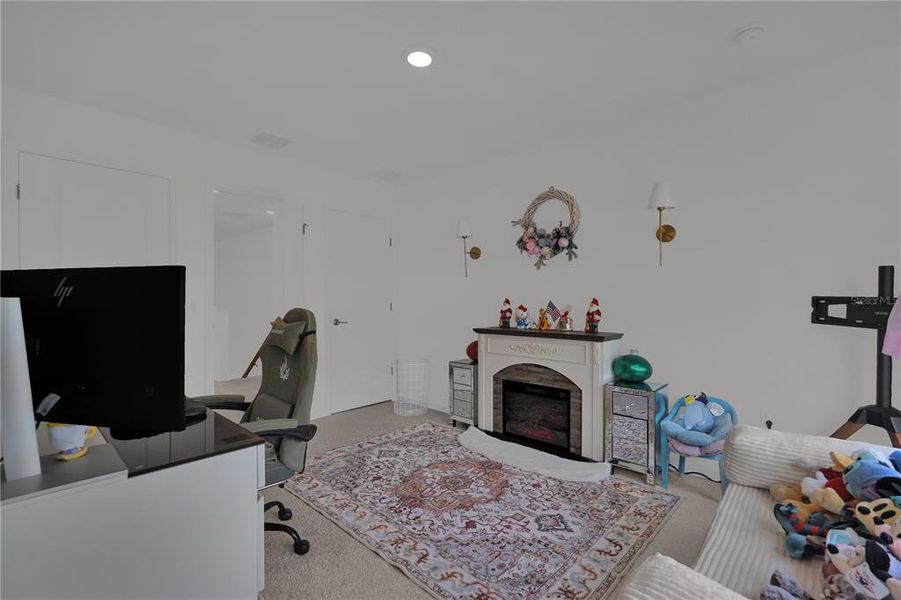 Furnished interior view inside a new home in , Kissimmee (Image 9).