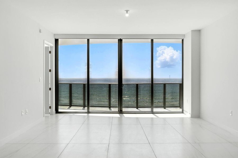 Spacious, unfurnished interior of a new home in Casamar, Pompano Beach (Image 28).