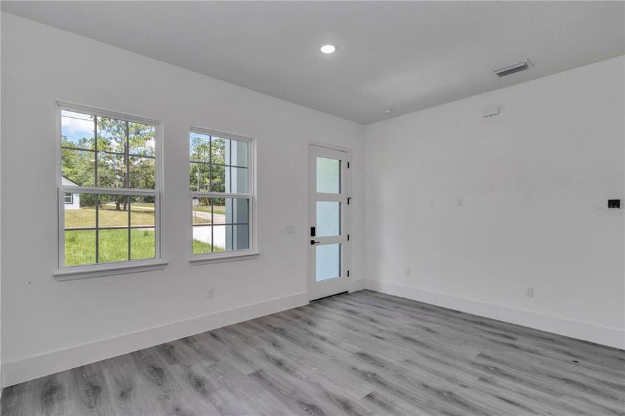 Spacious, unfurnished interior of a new home in , Dunnellon (Image 16).