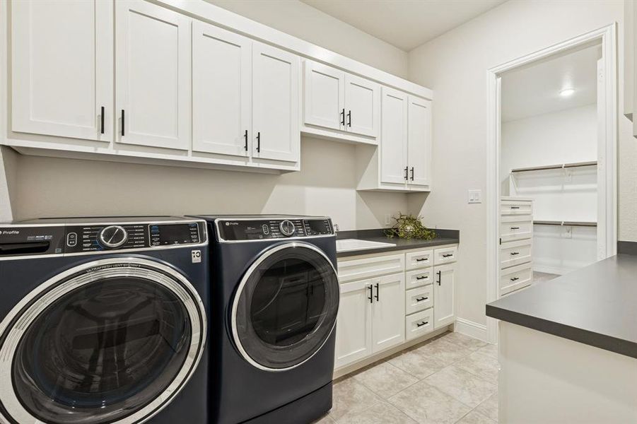 Furnished interior view inside a new home in Walsh Ranch 70', Fort Worth (Image 19). Furnished interior view inside a new home in Walsh Ranch 70', Fort Worth (Image 19).