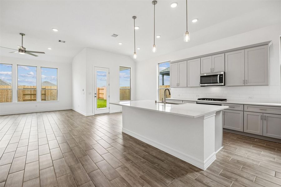 Furnished interior view inside a new home in Lago Mar, Texas City (Image 6).
