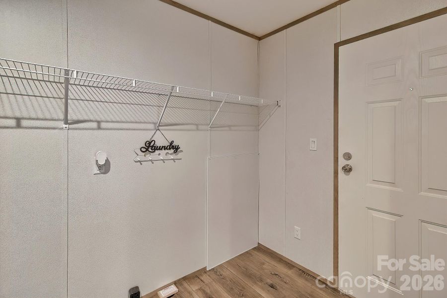 Spacious, unfurnished interior of a new home in , Kershaw (Image 27).