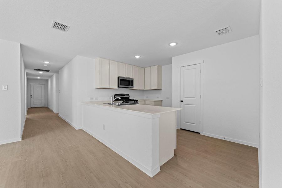Furnished interior view inside a new home in Friendship Oaks, Fredericksburg (Image 5).