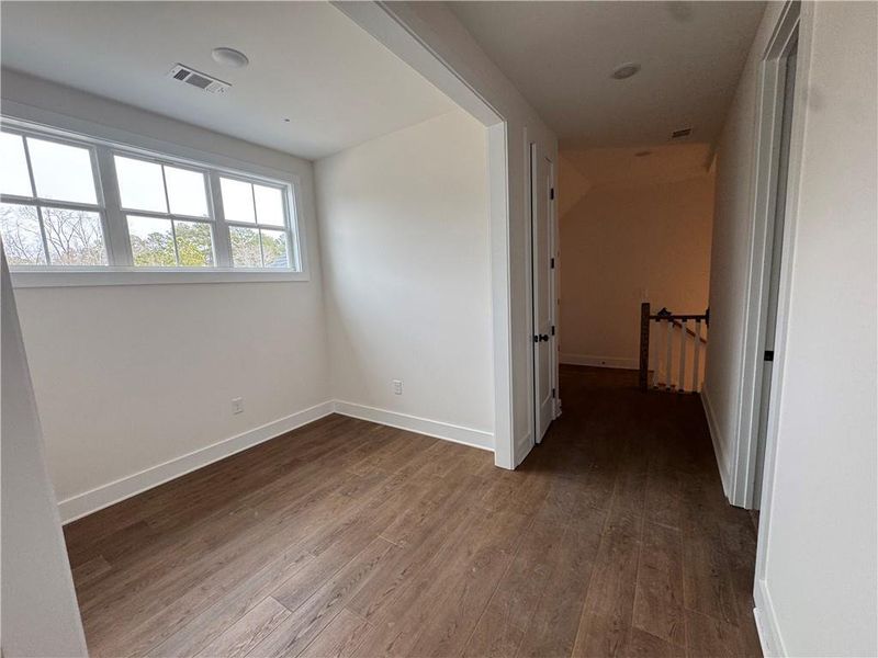 Spacious, unfurnished interior of a new home in , Waleska (Image 12).