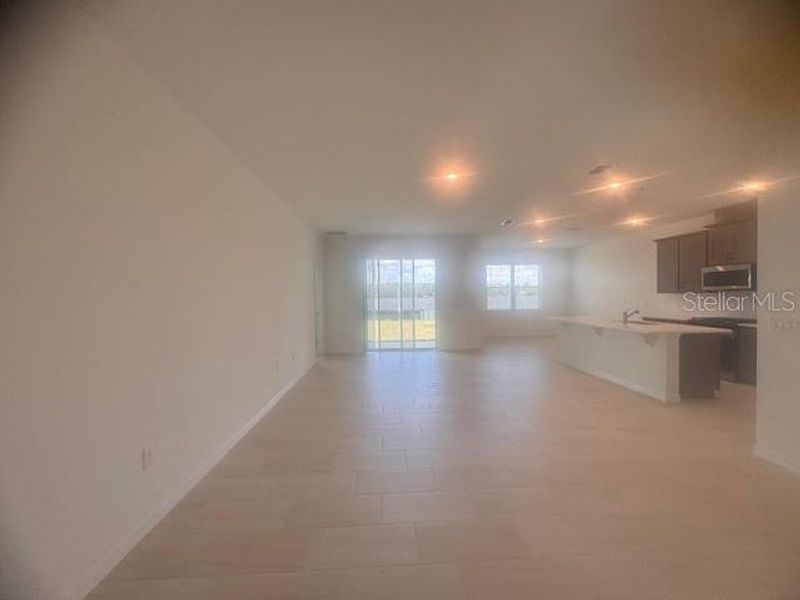 Spacious, unfurnished interior of a new home in Oakview, Apopka (Image 16).