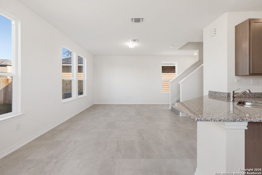 Spacious, unfurnished interior of a new home in Spanish Trails Villas, San Antonio (Image 8).
