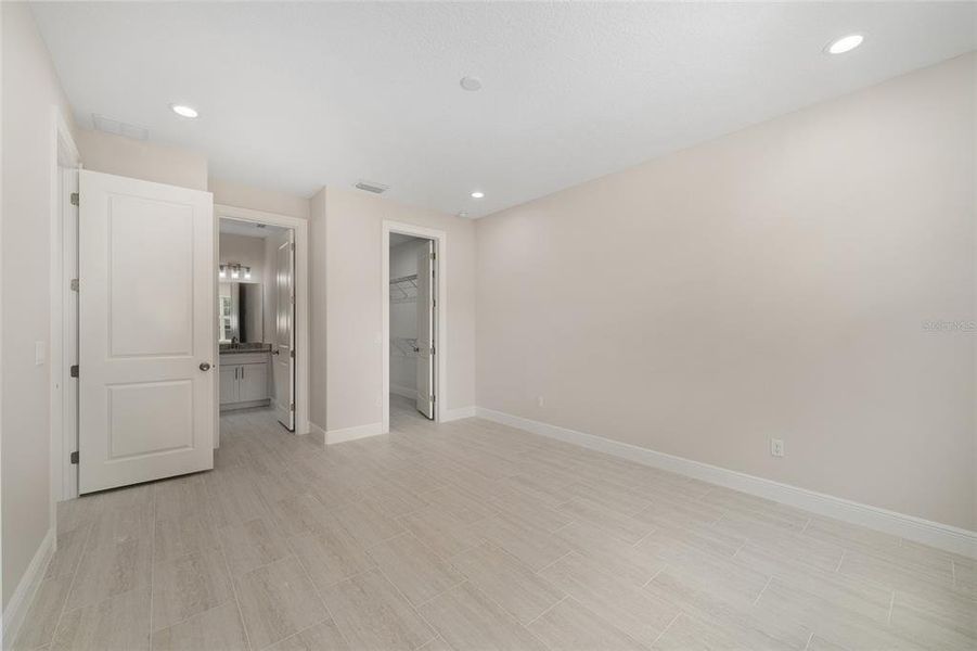 Spacious, unfurnished interior of a new home in , Summerfield (Image 24).