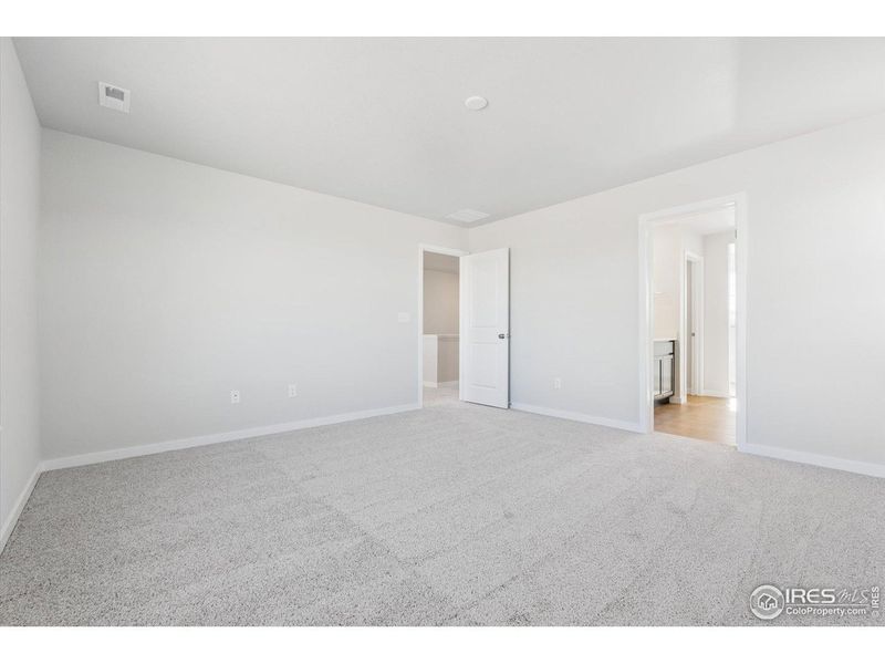 Spacious, unfurnished interior of a new home in Prairie Song, Windsor (Image 24).