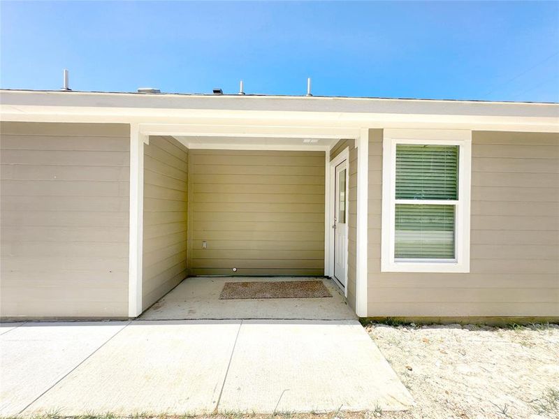Exterior details and patio area of a home in , Mineral Wells (Image 4).