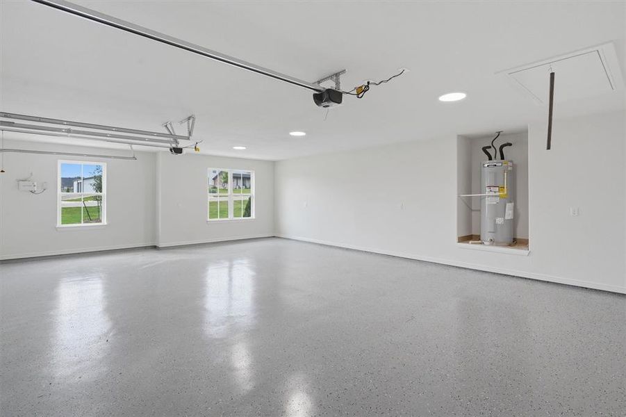 Spacious, unfurnished interior of a new home in , Weatherford (Image 32).