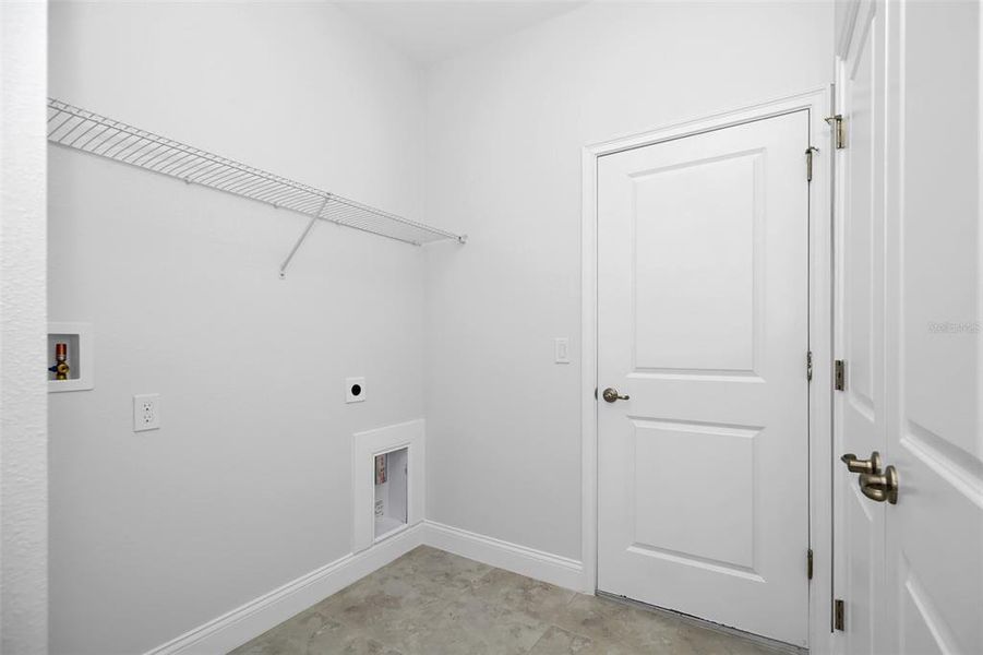 Spacious, unfurnished interior of a new home in , Citrus Springs (Image 27).