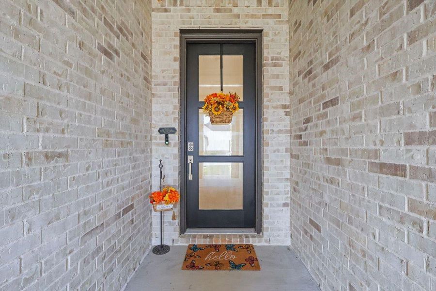 Exterior details and patio area of a home in Hills of Westlake, Conroe (Image 3).
