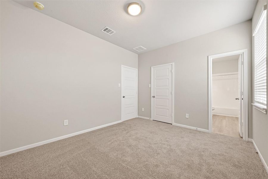Spacious, unfurnished interior of a new home in , Brookshire (Image 24).