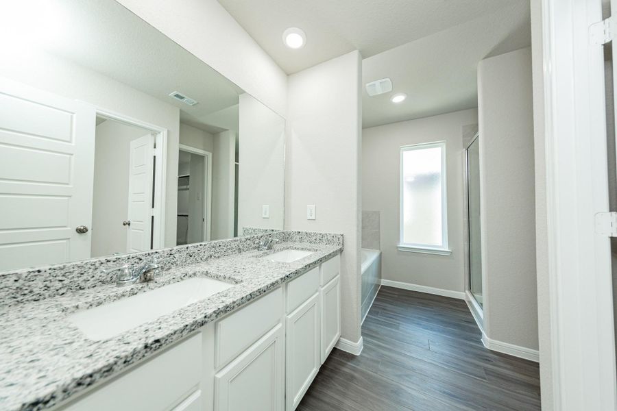 Furnished interior view inside a new home in Mackenzie Creek, Conroe (Image 6). Furnished interior view inside a new home in Mackenzie Creek, Conroe (Image 6).