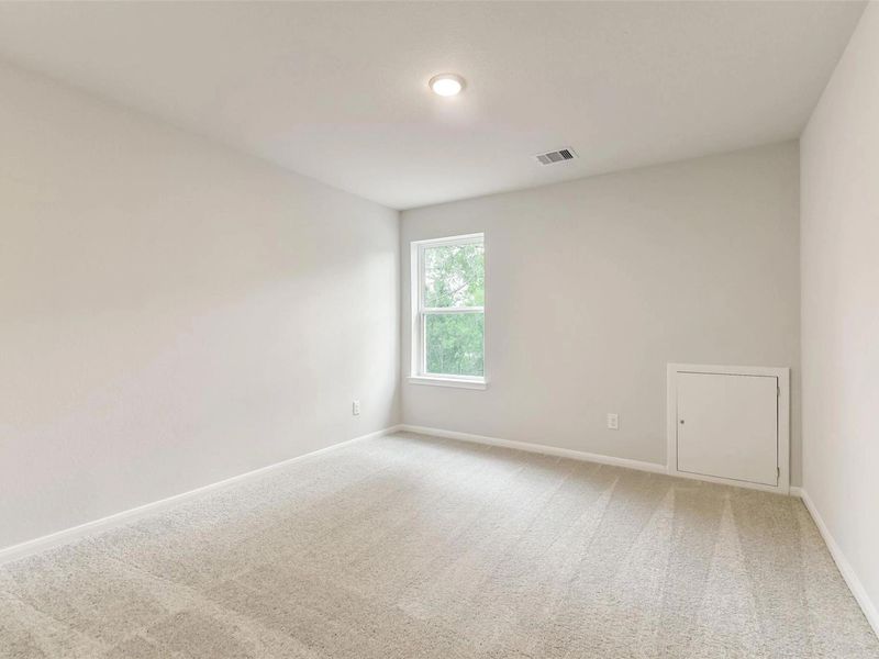 Spacious, unfurnished interior of a new home in Caney Creek Place, Conroe (Image 31).