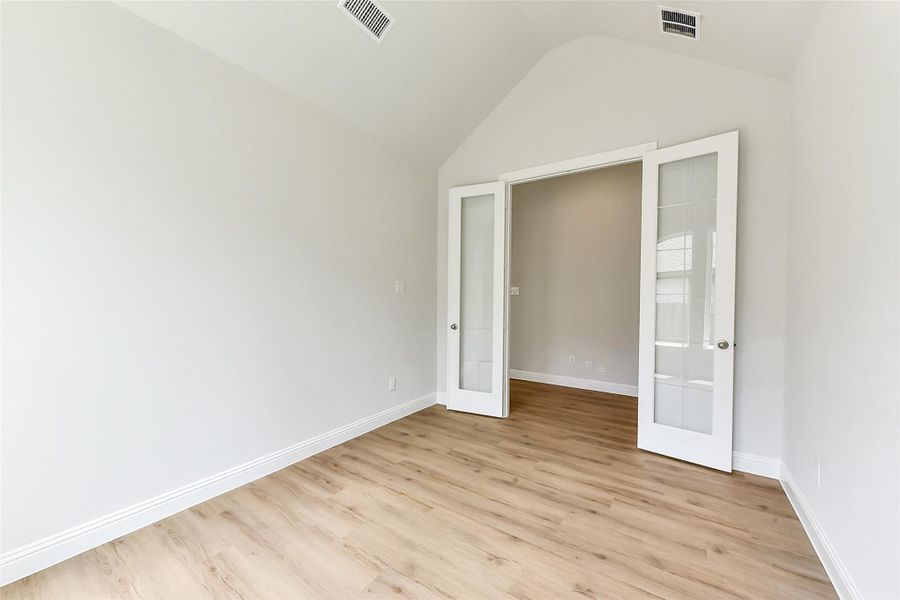 Spacious, unfurnished interior of a new home in Evergreen 50', Conroe (Image 19).
