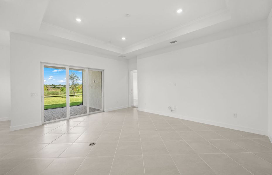 Spacious, unfurnished interior of a new home in Del Webb Oak Creek, North Fort Myers (Image 15).