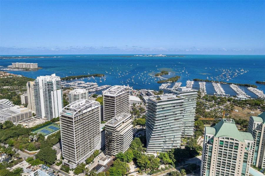 Condo located in Miami, FL showcasing its design and architecture (Image 3).
