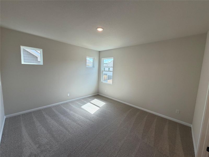 Spacious, unfurnished interior of a new home in Lariat, Liberty Hill (Image 28).