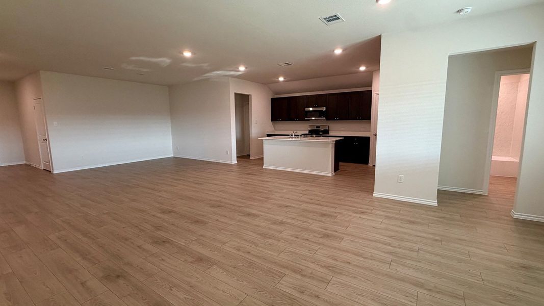 Spacious, unfurnished interior of a new home in Northspur, Terrell (Image 16).