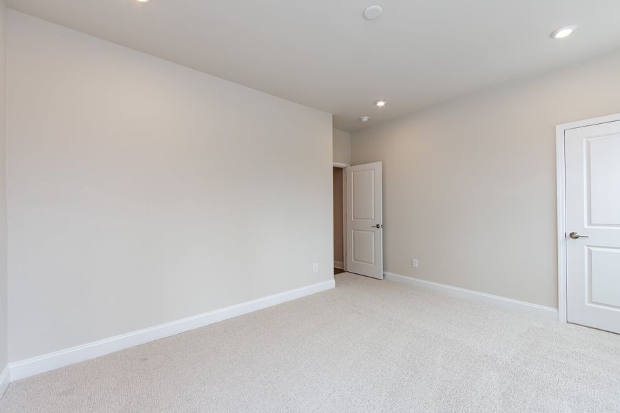 Spacious, unfurnished interior of a new home in Southbridge, Fort Mill (Image 48).