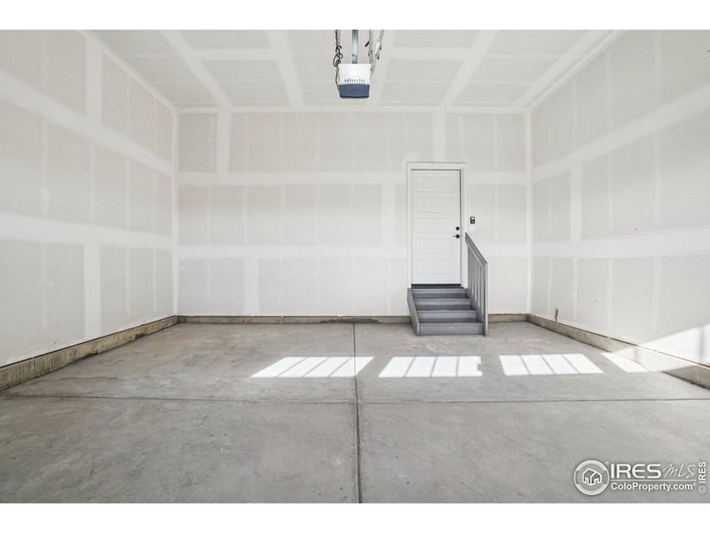 Spacious, unfurnished interior of a new home in , Fort Collins (Image 31).