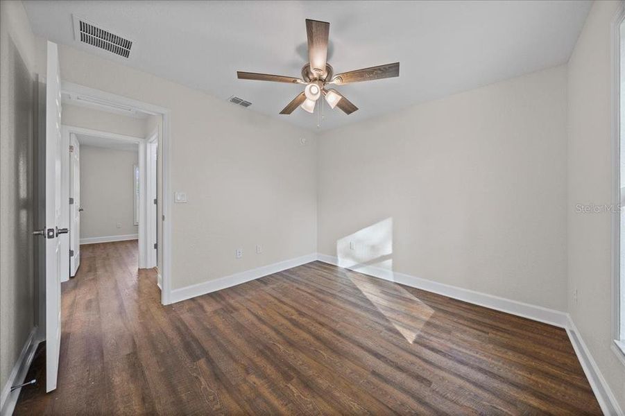 Spacious, unfurnished interior of a new home in , Summerfield (Image 16).