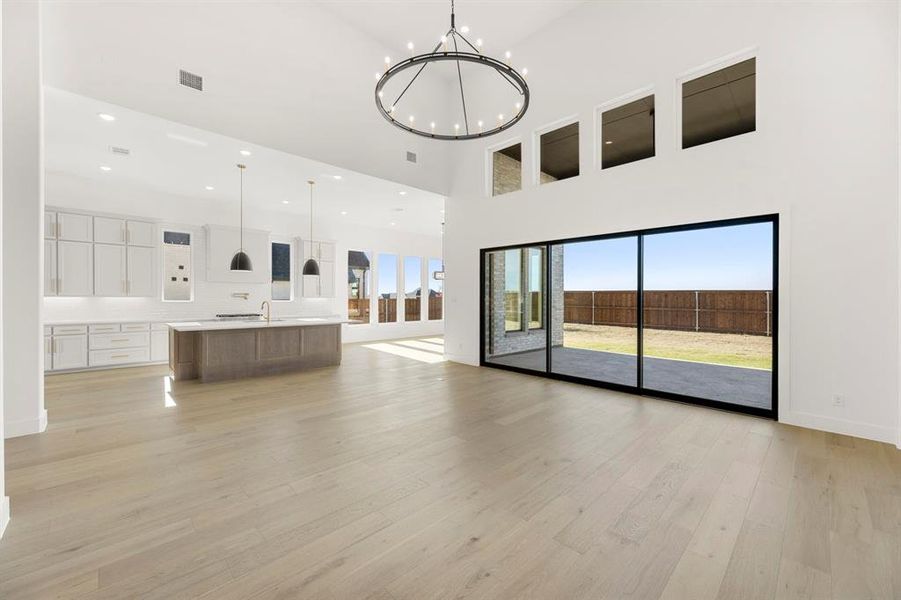 18. 610 Apogee - Family (2)