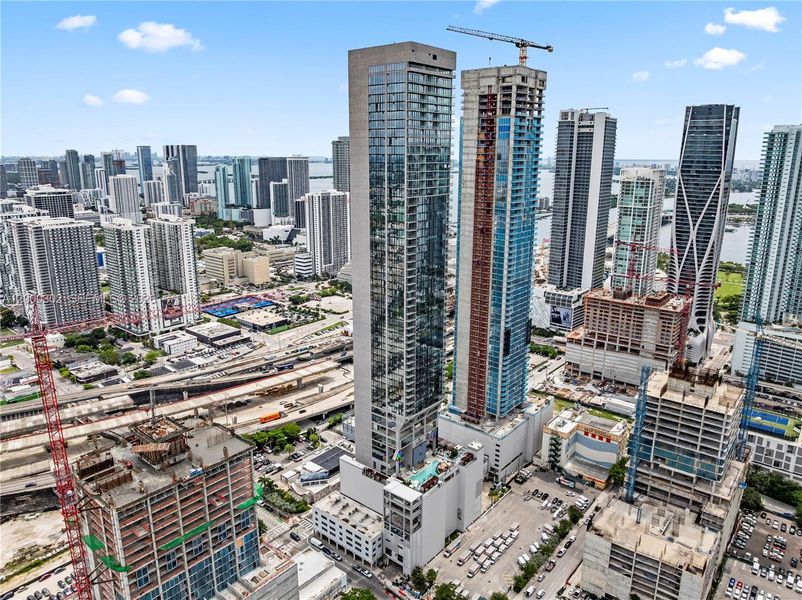 Condo located in Miami, FL showcasing its design and architecture (Image 4).
