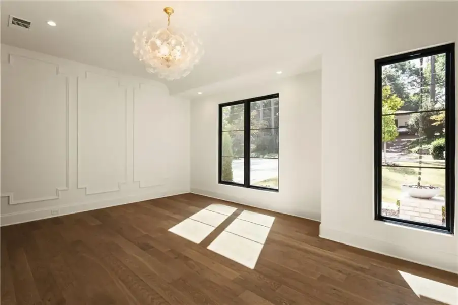 Spacious, unfurnished interior of a new home in , Brookhaven (Image 30).