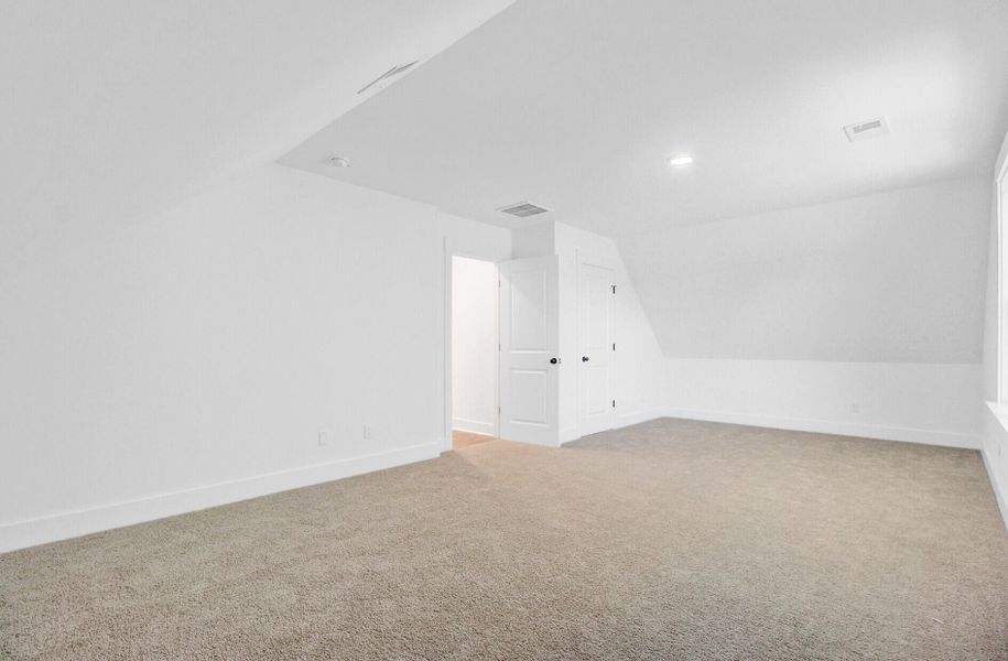 Spacious, unfurnished interior of a new home in , Charleston (Image 14).
