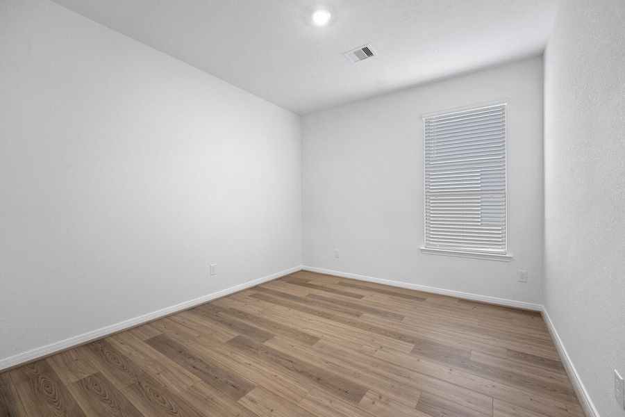 Spacious, unfurnished interior of a new home in Olympia Falls, Fresno (Image 6).