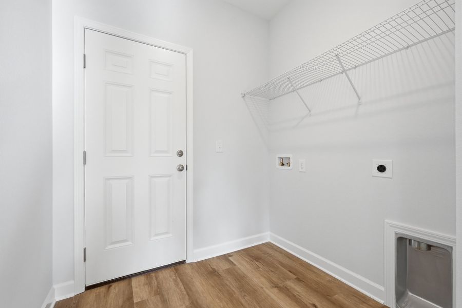 Spacious, unfurnished interior of a new home in McCarthy Estates, Defuniak Springs (Image 15).