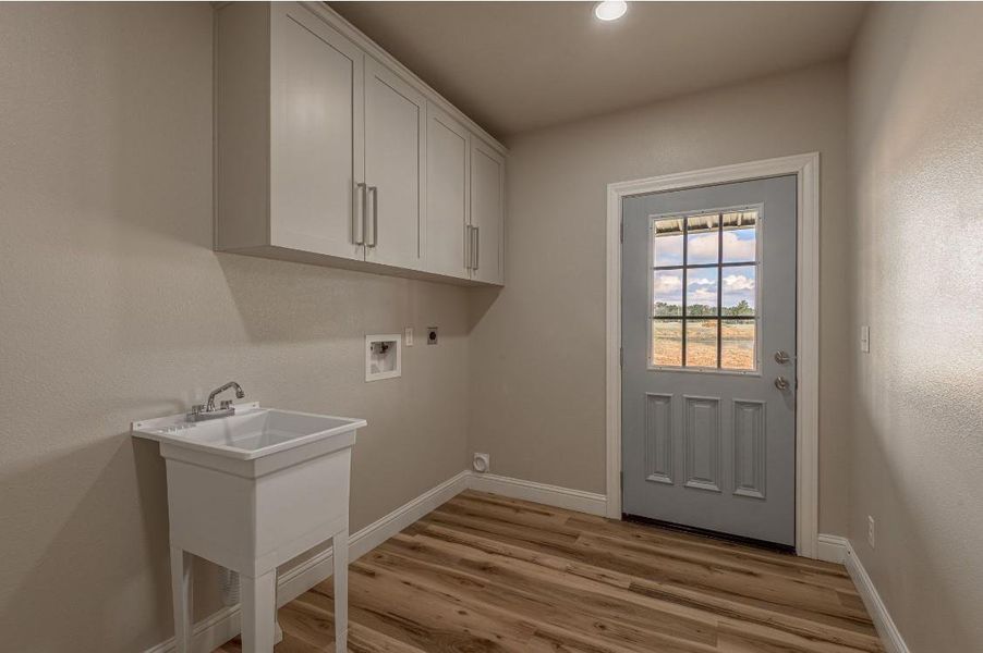 Furnished interior view inside a new home in , Groveton (Image 11).