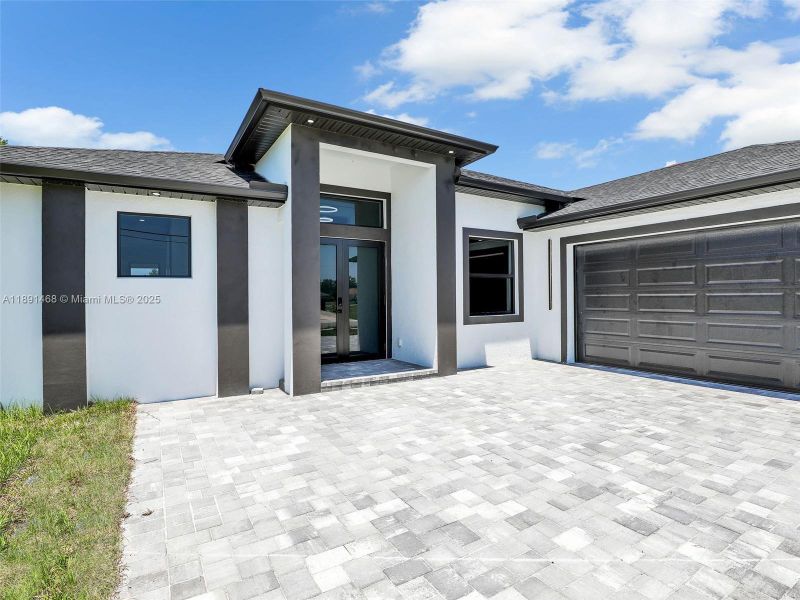 Exterior details and patio area of a home in , Cape Coral (Image 28).