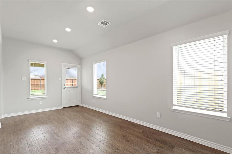 Spacious, unfurnished interior of a new home in Rocky Creek Crossing, Fort Worth (Image 7). Spacious, unfurnished interior of a new home in Rocky Creek Crossing, Fort Worth (Image 7).
