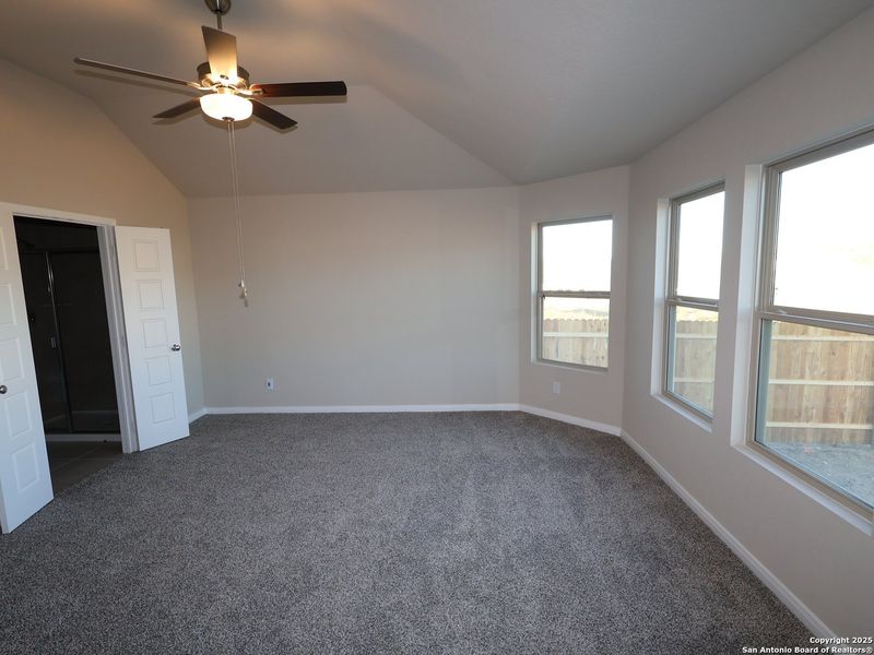 Spacious, unfurnished interior of a new home in Agave, San Antonio (Image 19).